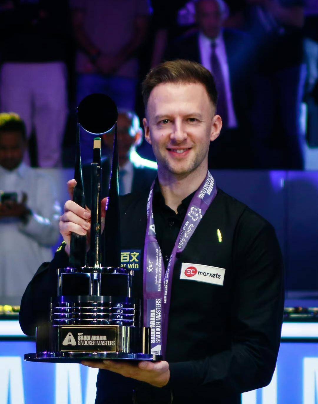 在经历短暂 在经历短暂