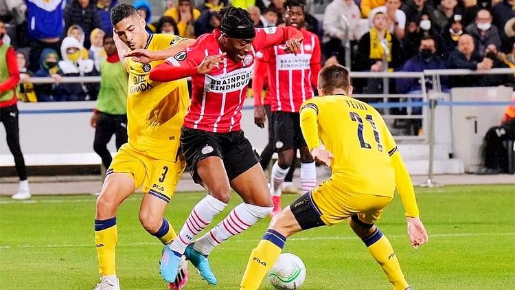 凭借不断的 凭借不断的