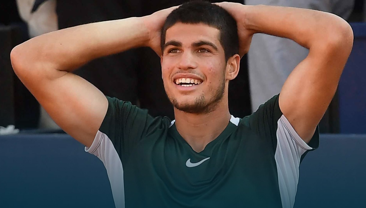 在逆境中更 在逆境中更