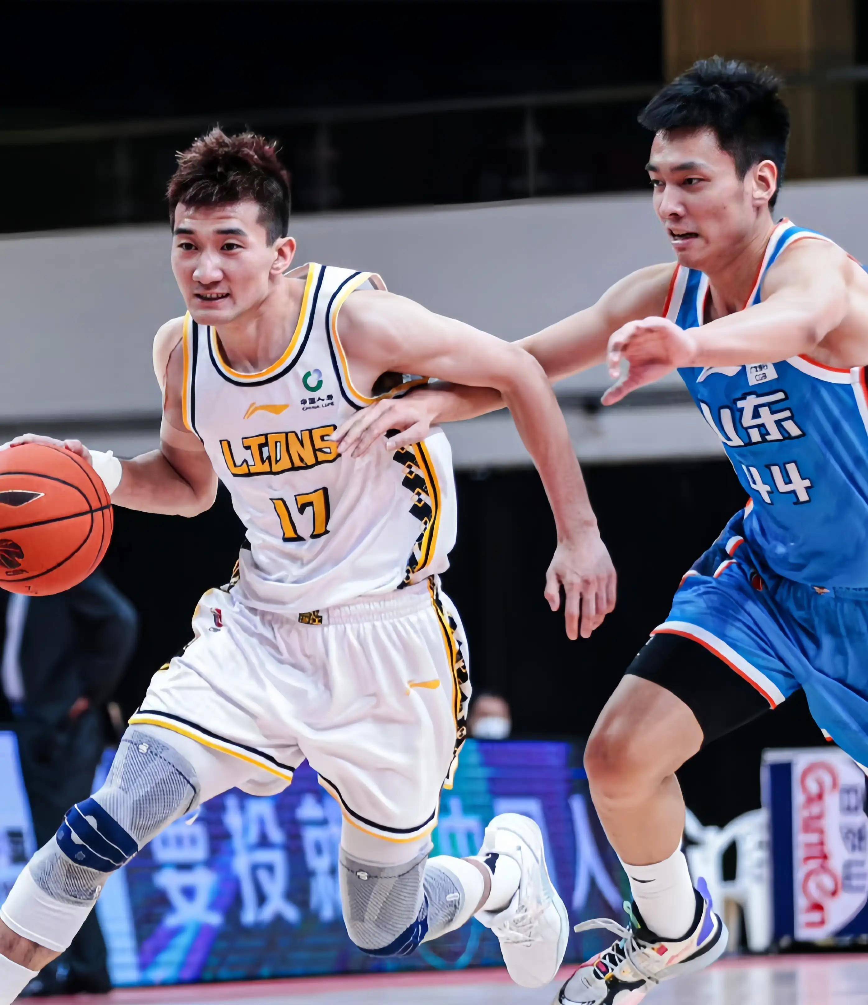 上那件标志 上那件标志